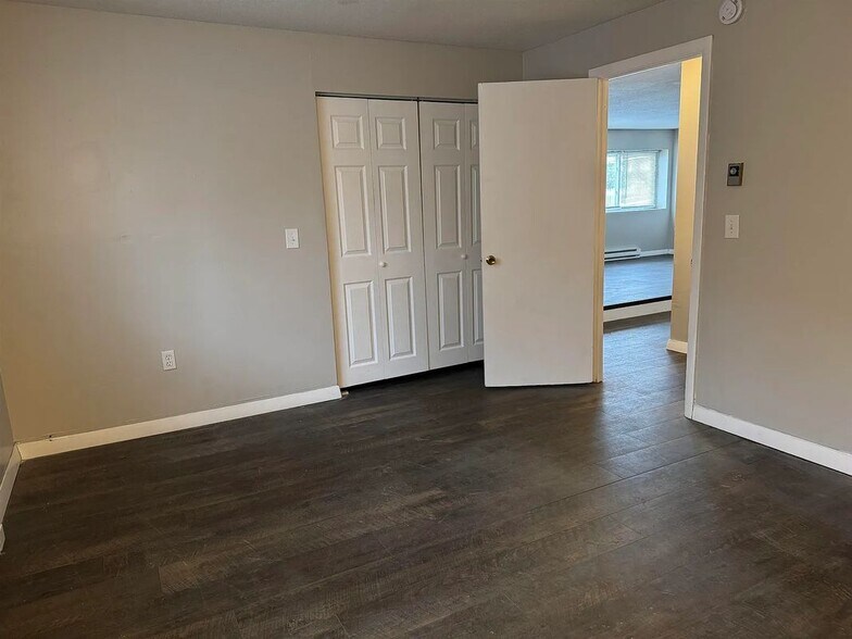 Building Photo - 128 Loudon Rd