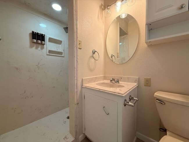 Building Photo - RENT REDUCTION - AVAILABLE NOW!