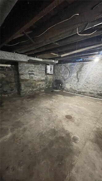 Building Photo - 447 Hays Ave