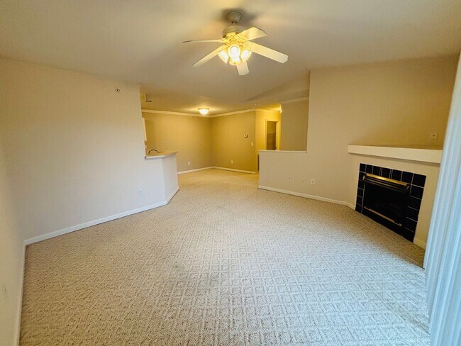 Building Photo - 215 S Knollwood Dr