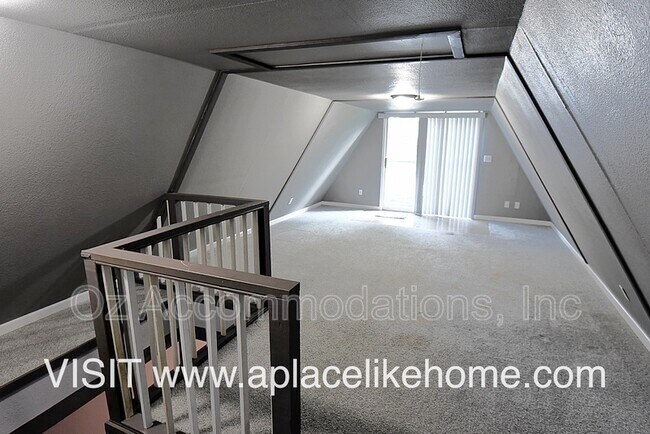 Building Photo - 5402 NW Venetian Dr