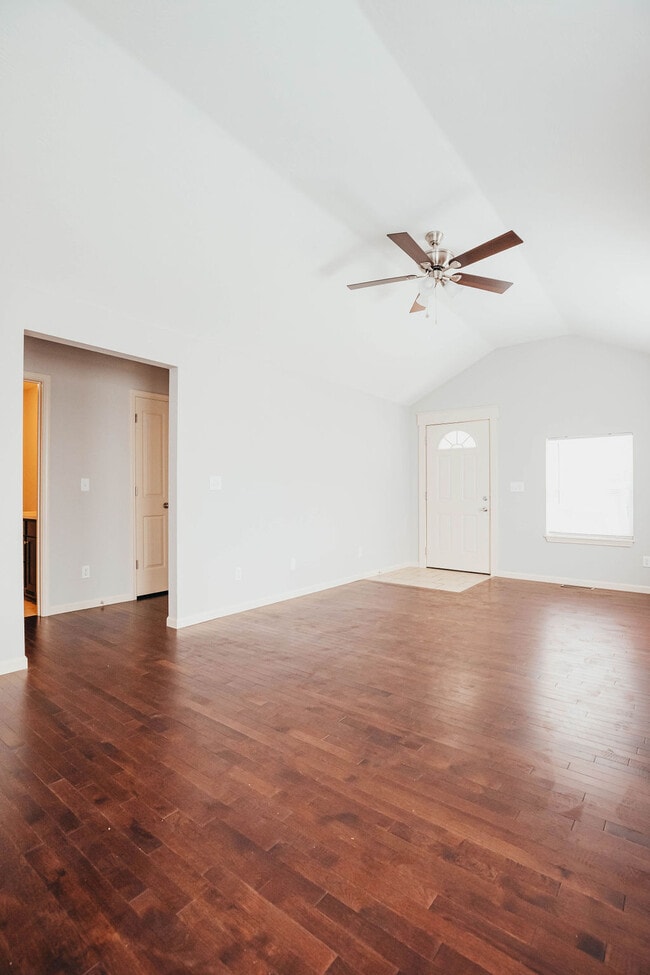 Building Photo - 1337 S Florence Ave