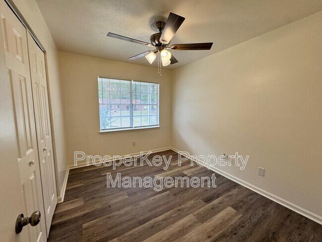 Building Photo - 3660 Stratford Dr
