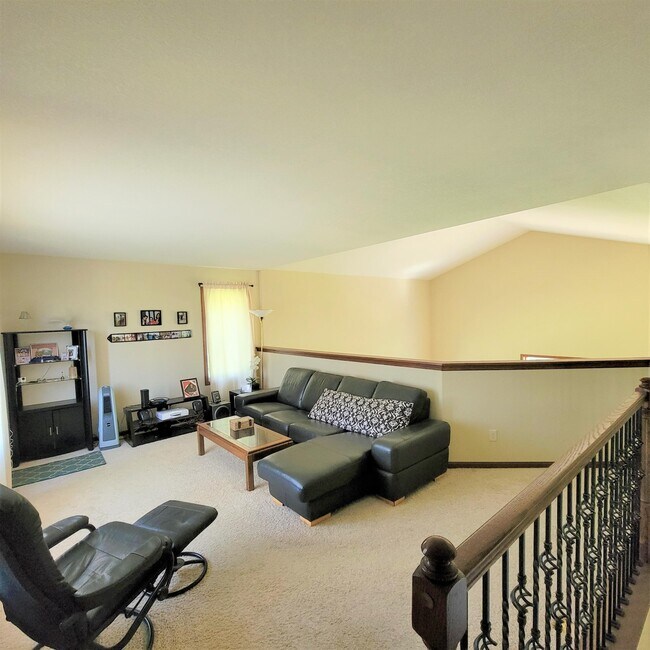 Building Photo - 520 Golden Eagle Ct