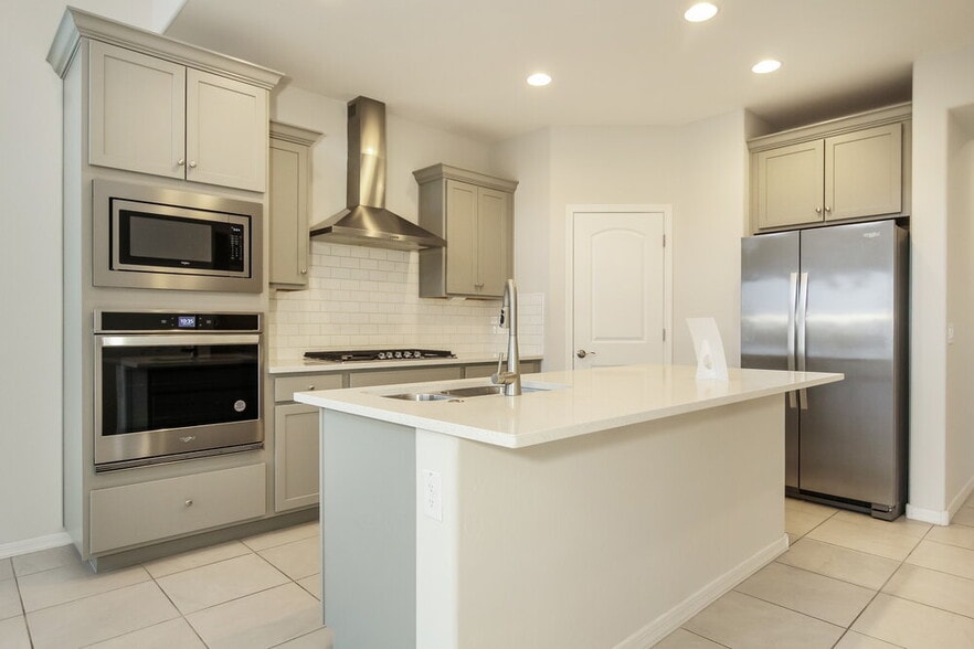 Building Photo - 19818 W Palo Verde Dr