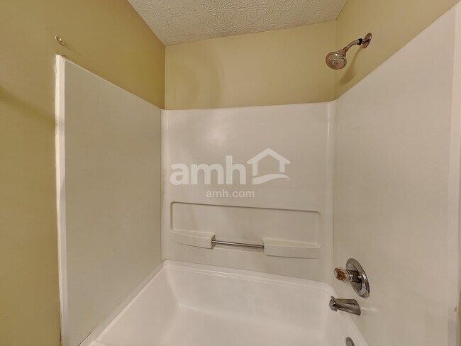 Building Photo - 3959 Highland Bluff Dr