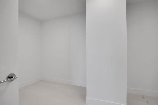 Building Photo - 151 N Seabreeze Blvd