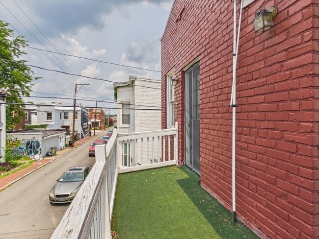 Building Photo - 411 Gilmer St