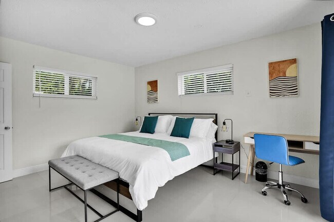 Building Photo - 6452 Custer St