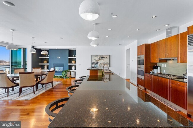 Building Photo - 147 Waterfront St