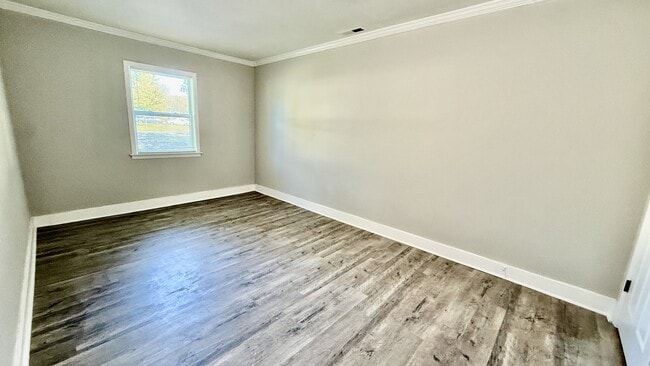 Building Photo - 2432 Yorkshire Dr SW