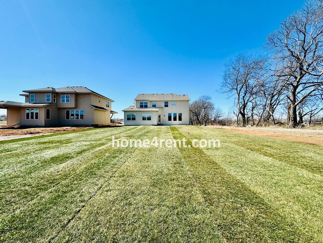 Building Photo - Nearly New Luxury Home in Blue Valley Schools!