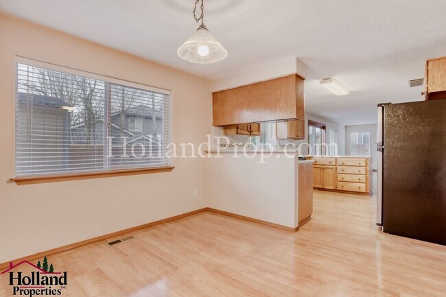 Building Photo - Beautiful 4 Bedroom Home in Excellent Beaverton Location!