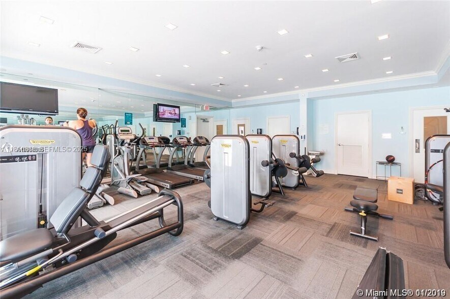 Building Photo - 250 Sunny Isles Blvd