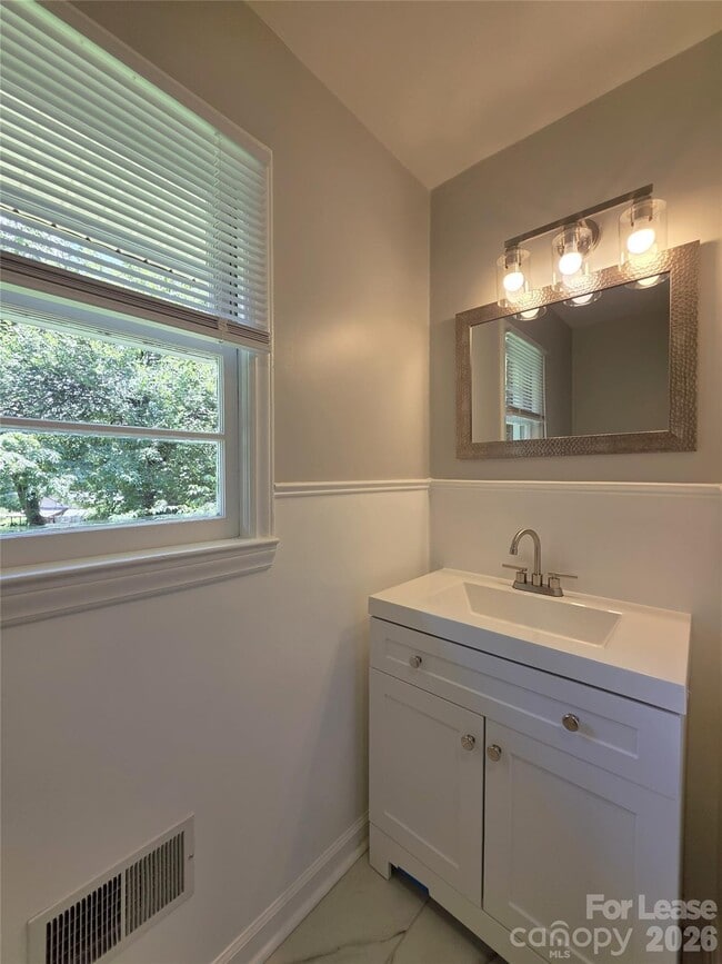Building Photo - 502 Cardinal Ct