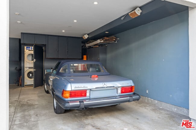 Building Photo - 27 18th Ave