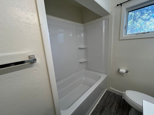 Building Photo - 120 N 9th St W
