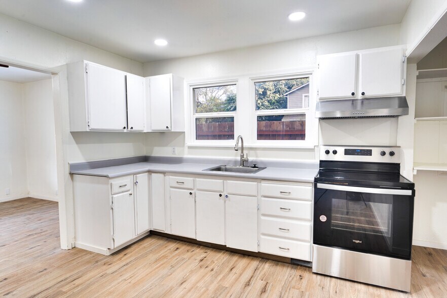 Kitchen - 2919 SE 90th Pl