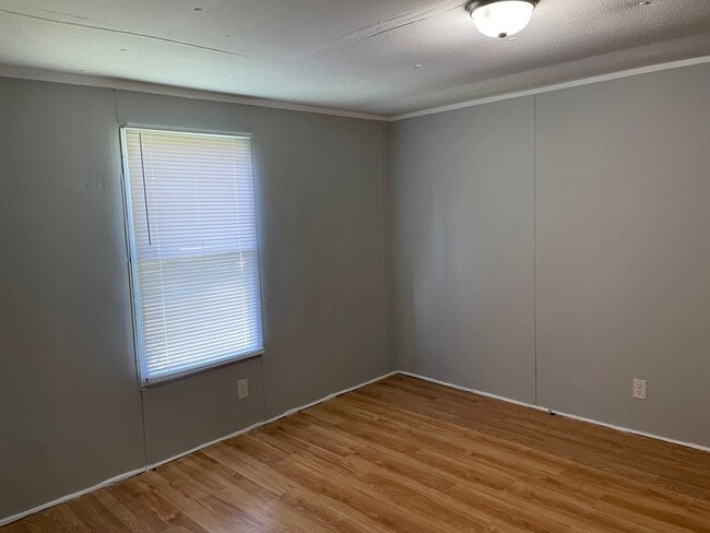 Building Photo - 3 Bed, 2 Bath Mobile Home in Sanford NC