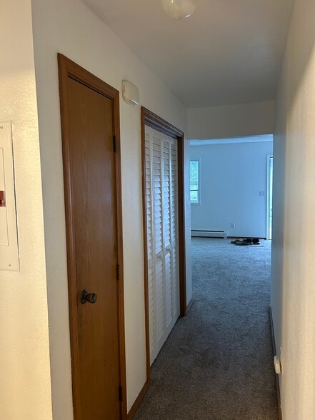 Building Photo - 5001 E Mayflower Ln