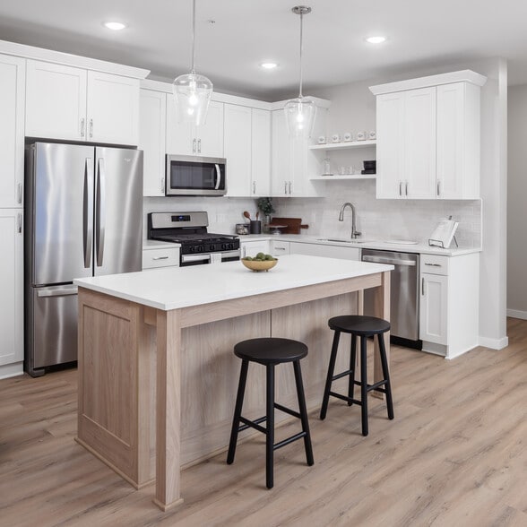 Building Photo - The Retreat at Mendota Village