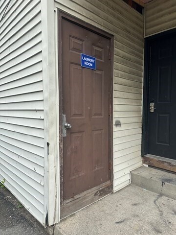 Building Photo - 588 Waverly St