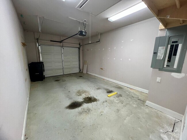 Building Photo - 2 Bedroom Townhouse in Campbell County