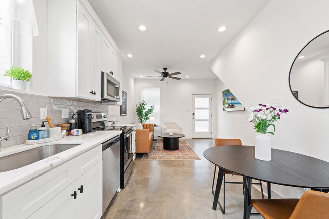 Building Photo - 106A Ash Ln