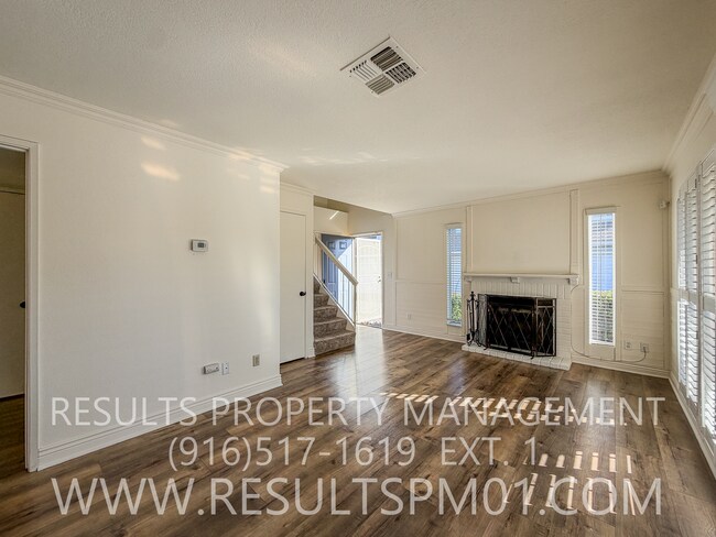 Building Photo - Cozy Roseville 3 Bed 2.5 Bath