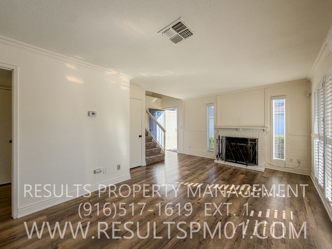 Building Photo - Lovely Upgraded Roseville 3 Bed Townhome