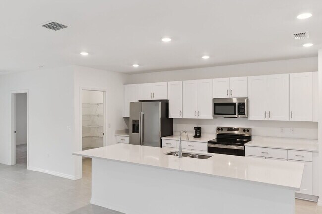 Building Photo - Spacious 4 Bedroom Retreat with 3 Full Baths in Charming Edgewater, FL!