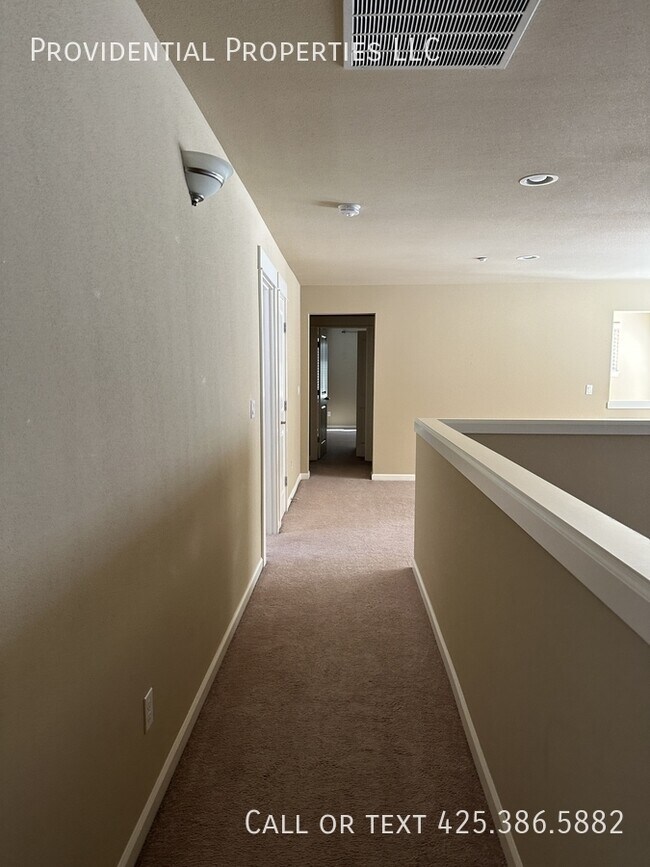 Building Photo - 17020 NE 118th Way
