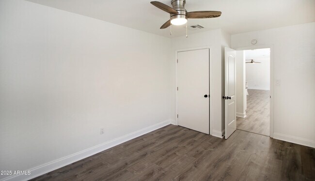 Building Photo - 4861 E Calle Redonda
