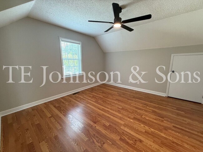 Building Photo - Spacious 3 Bedroom Home with Primary Suite on Main Level in Camden Forest