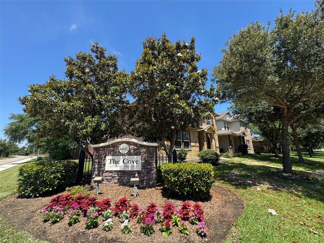 Building Photo - 8107 Gran Villa Dr