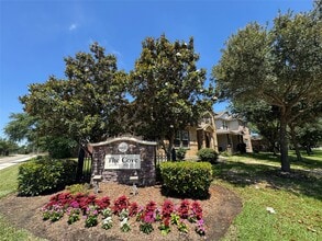 Building Photo - 8107 Gran Villa Dr