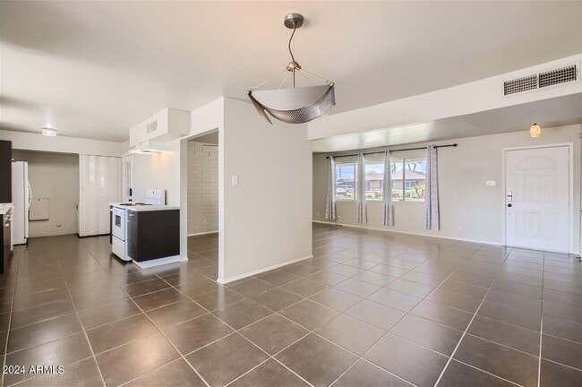 Building Photo - 3213 N 63rd Pl