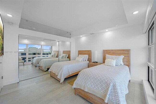 Building Photo - 5000 N Ocean Blvd