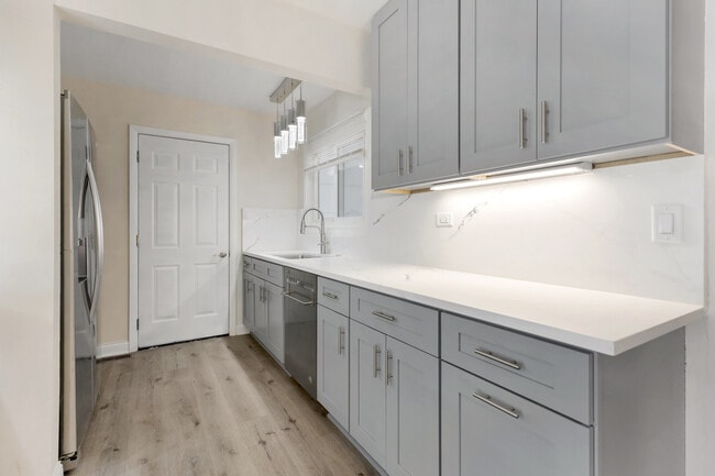 Building Photo - 601 Hillcrest Blvd