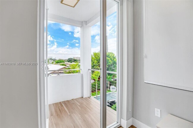 Building Photo - 3657 SW 26th St