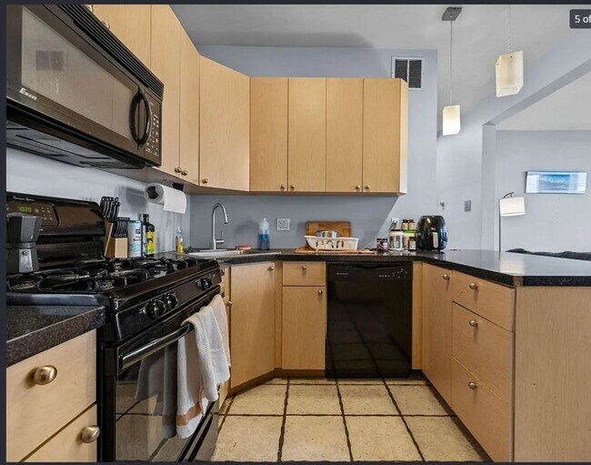 Building Photo - Marine Rd