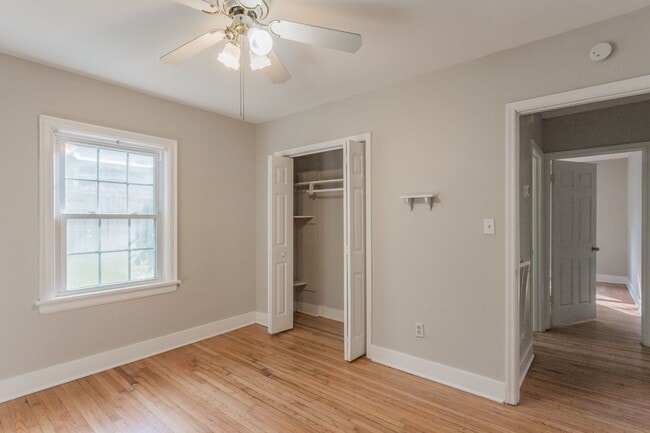 Building Photo - 3 bedroom Signal Mountain Charmer!