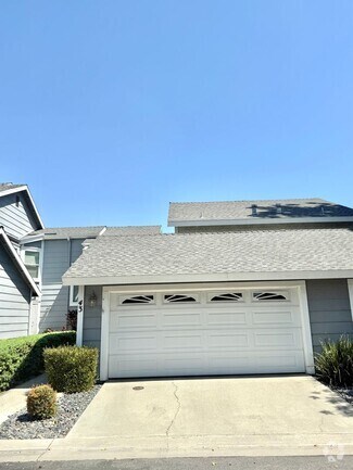 Building Photo - Beautiful 3 bedroom, 3 bath condo in Grand...