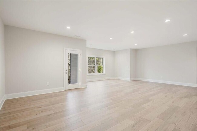 Building Photo - 126 Spaulding Ln