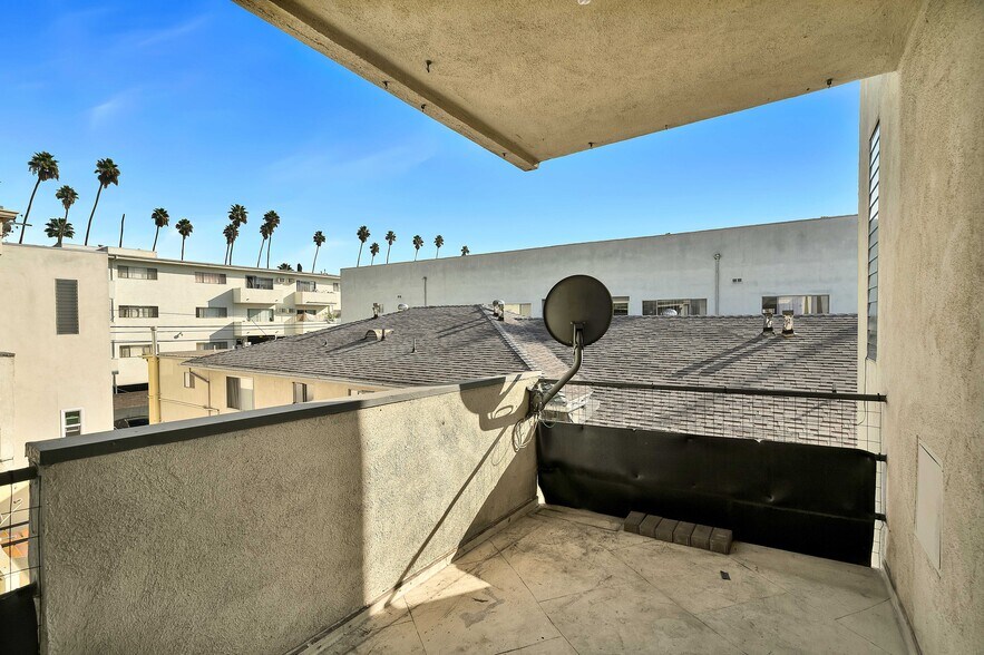 Building Photo - 320 S Gramercy Pl