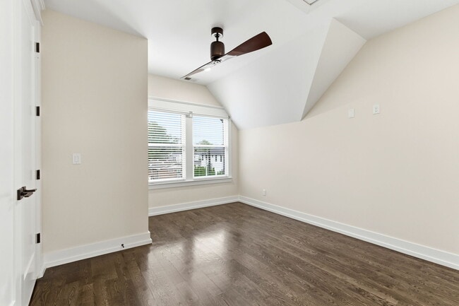 Building Photo - 1708B 15th Ave S