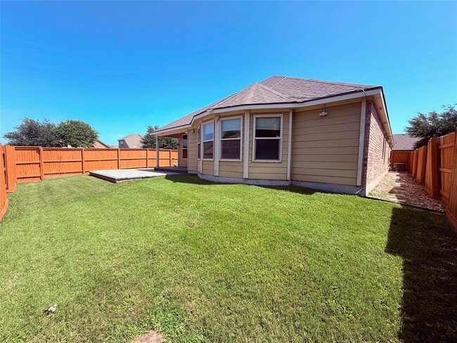Building Photo - 3500 Esperanza Dr