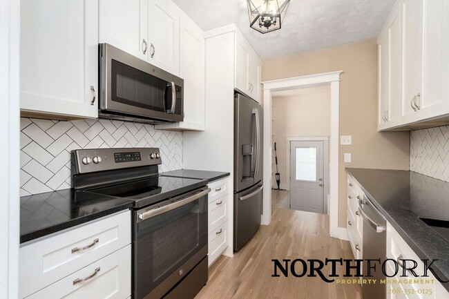 Building Photo - Cute North End Bungalow