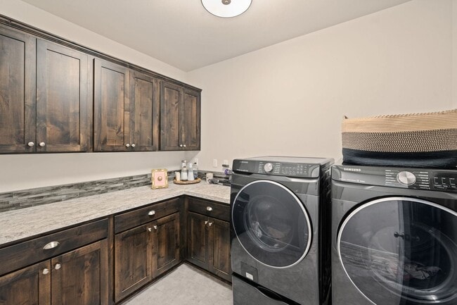 Building Photo - SW Redmond 4 Bedroom Home