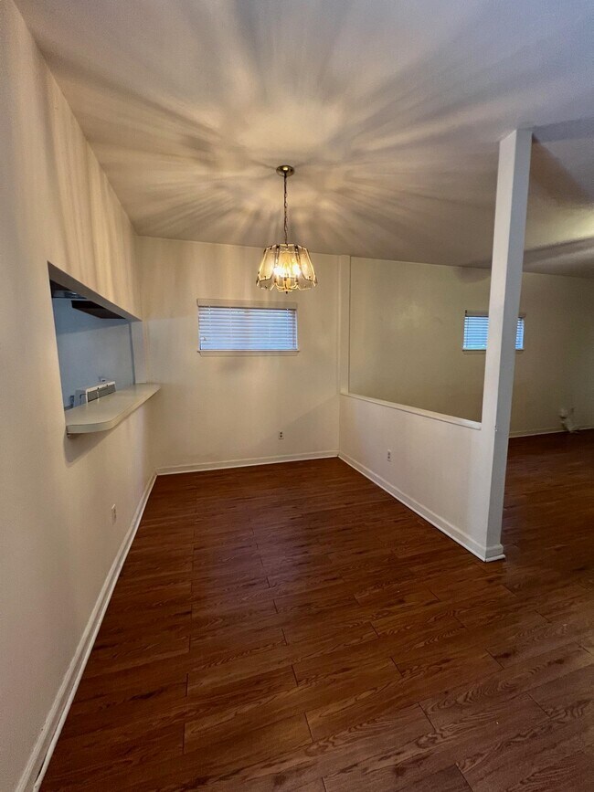 Building Photo - 2552 Panther Creek Rd